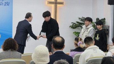 새학기 장학금 전달